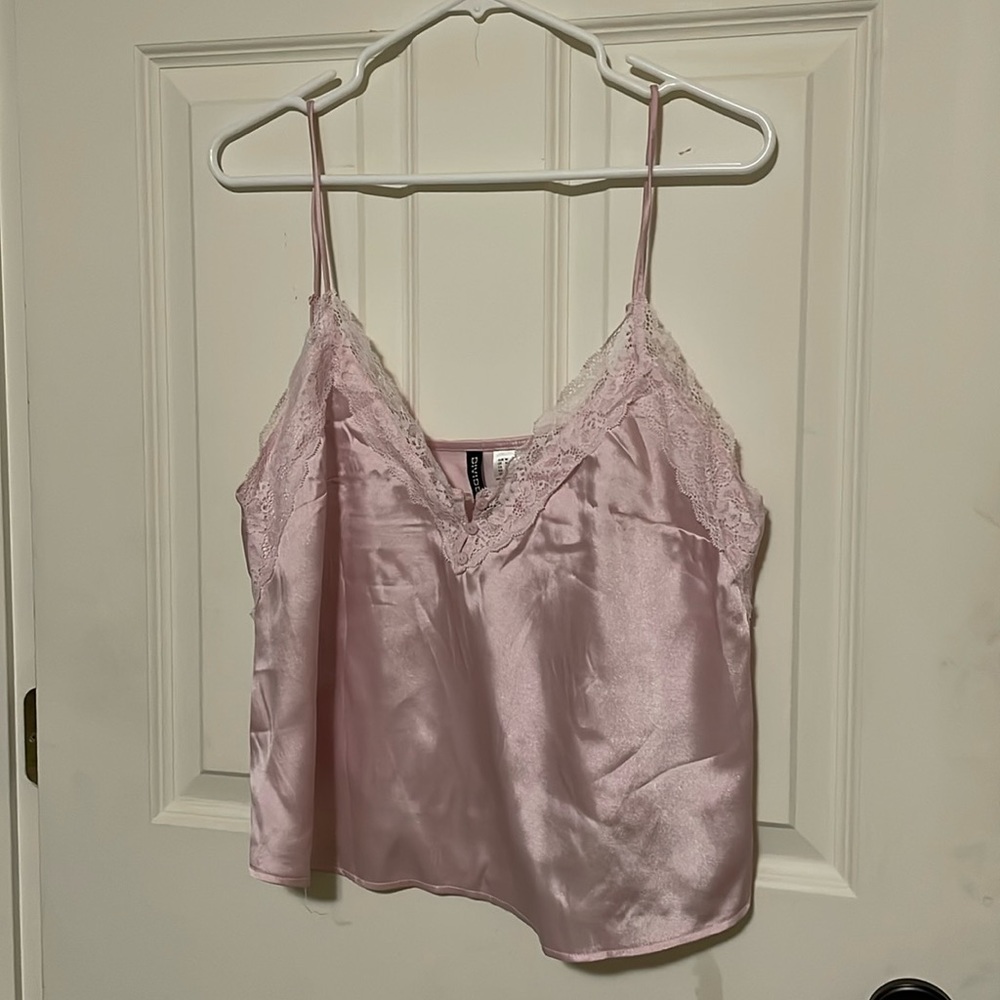 pretty silk/satin top💕🩷🌸